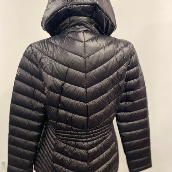 - Calvin Klein
lightweight hooded puffer jacket - Picture 1 of 4